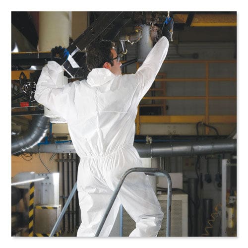 KleenGuard A20 Breathable Particle Protection Coveralls Zip Closure 2x-large White - Janitorial & Sanitation - KleenGuard™